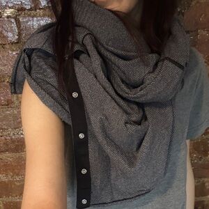 Vintage Lululemon adjustable (snap) wrap scarf in herri